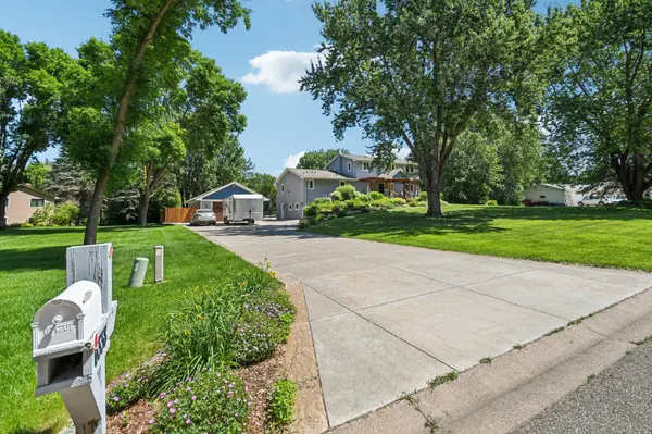 6338 Lynn WAY, Woodbury, MN 55129