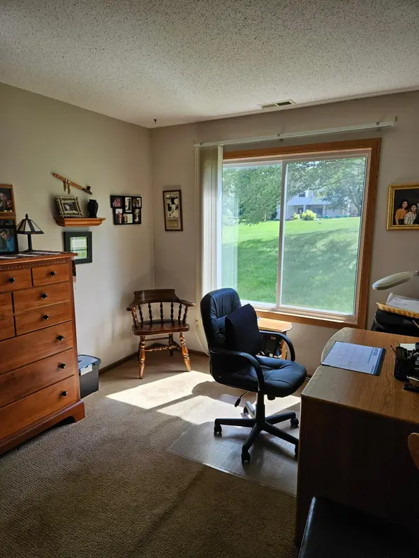 3816 Heather DR, Eagan, MN 55122