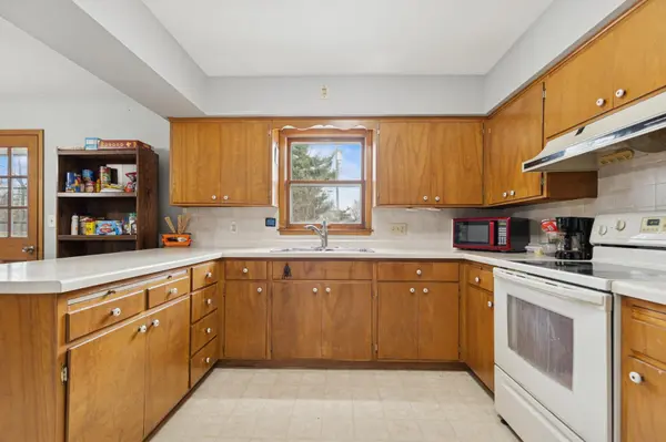 620 8th ST SW, Faribault, MN 55021