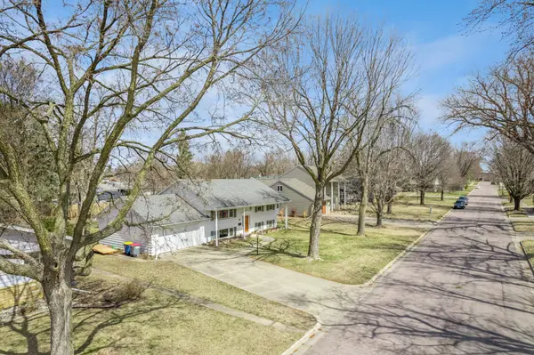620 8th ST SW, Faribault, MN 55021