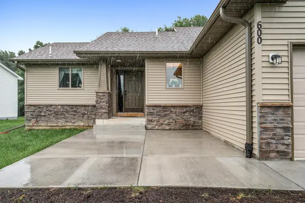 600 Nelson LN, Center City, MN 55012