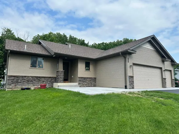 600 Nelson LN, Center City, MN 55012