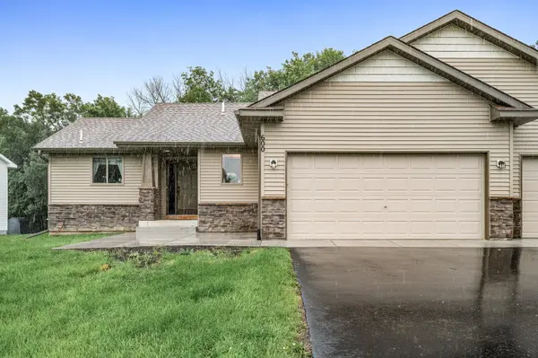 600 Nelson LN, Center City, MN 55012