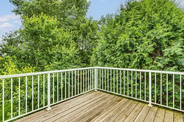 864 Woodland CT, Mahtomedi, MN 55115