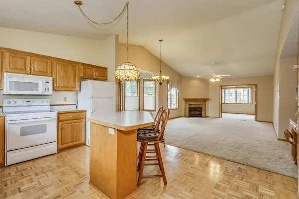 864 Woodland CT, Mahtomedi, MN 55115