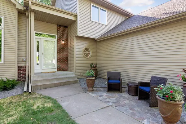 1000 Wildflower CT, Eagan, MN 55123