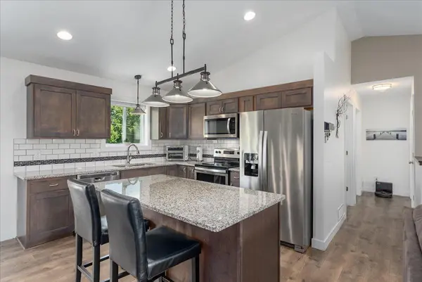 1450 Red Hawk CT, New Richmond, WI 54017