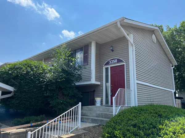 3250 Dodd LN, Eagan, MN 55121