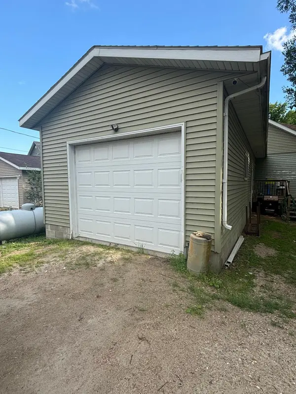 119 3rd AVE E, Franklin, MN 55333