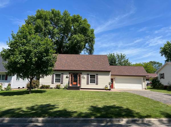 1010 Oakwood AVE, Benson, MN 56215
