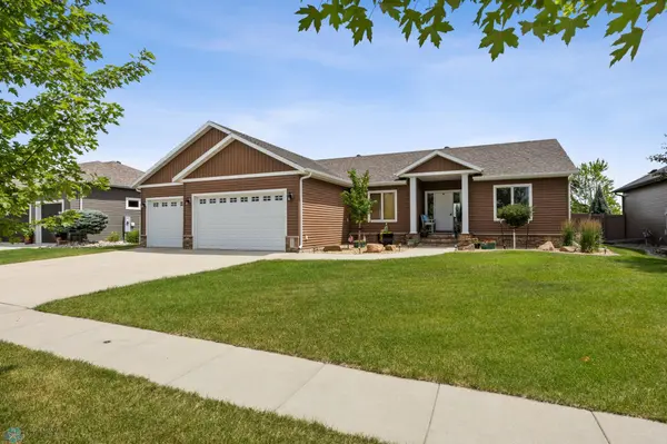 3847 Reserve DR E, West Fargo, ND 58078