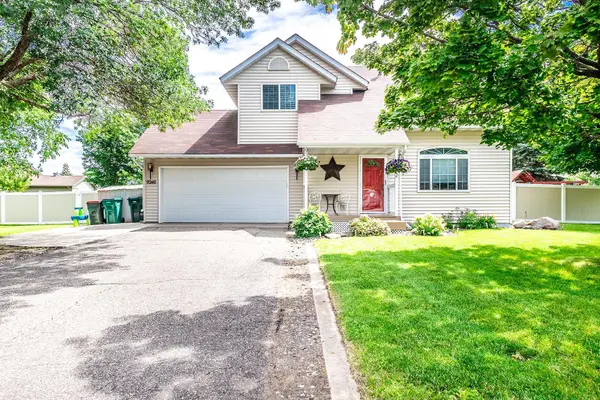 9240 Swallow CIR, Monticello, MN 55362