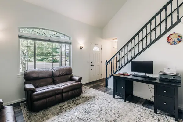 9240 Swallow CIR, Monticello, MN 55362