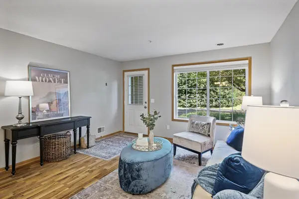 8484 Minuteman Alcove, Eden Prairie, MN 55344