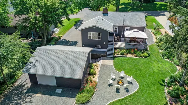 951 Orchard LN, Roseville, MN 55113