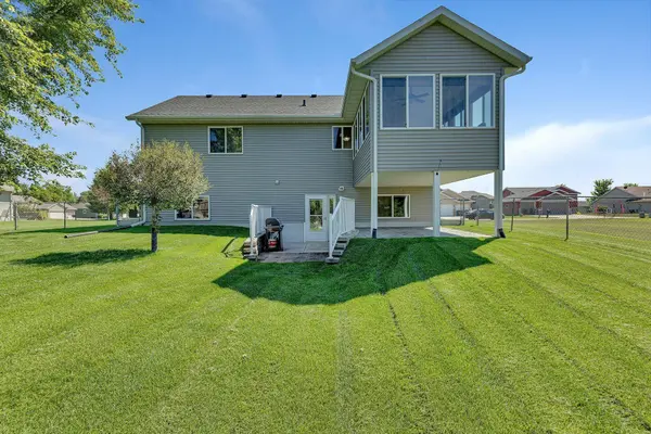 972 Waters Edge CIR, Avon, MN 56310