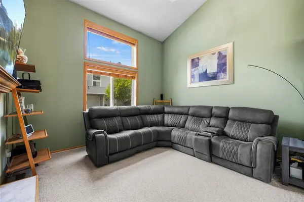6760 Meadow Grass LN S, Cottage Grove, MN 55016