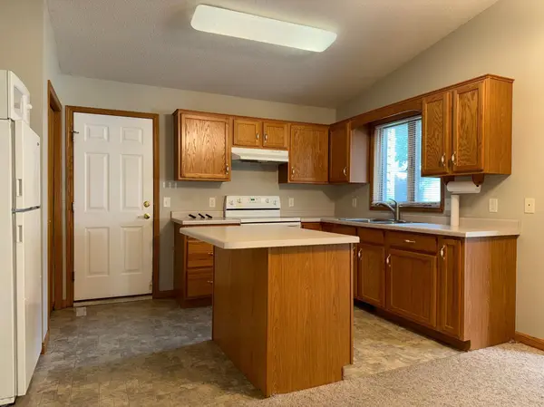 101 Lillie LN SE, Pine Island, MN 55963