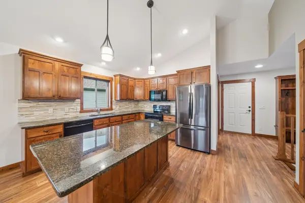 2380 Rangeview LN, River Falls, WI 54022
