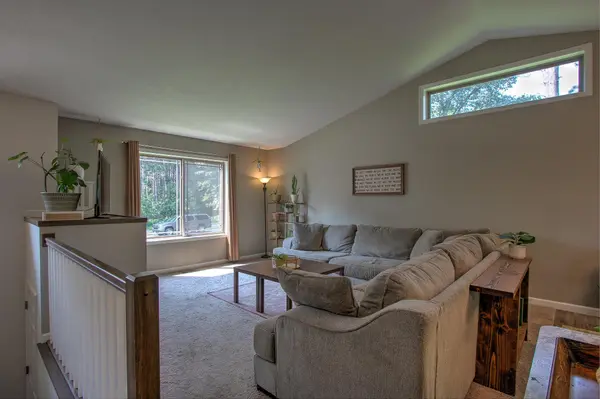 1020 Joy CIR SW, Cambridge, MN 55008