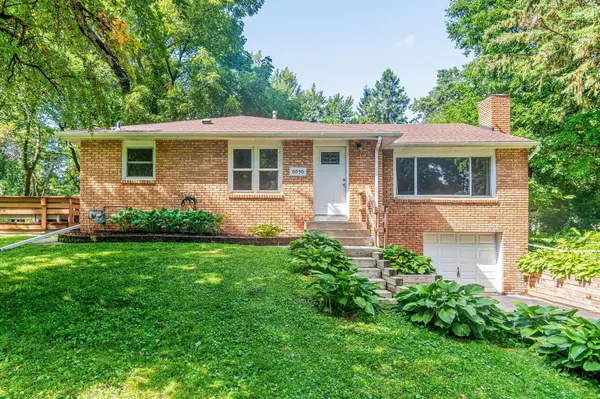 6030 Hillcrest RD,  Mound,  MN 55364