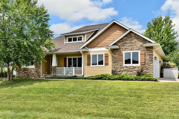 1368 Crestview DR, Winona, MN 55987