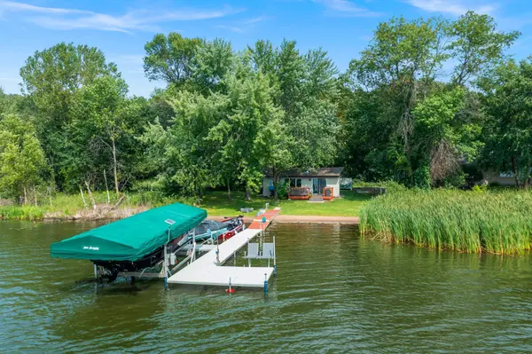 27680 Millicent LN, Chisago City, MN 55013