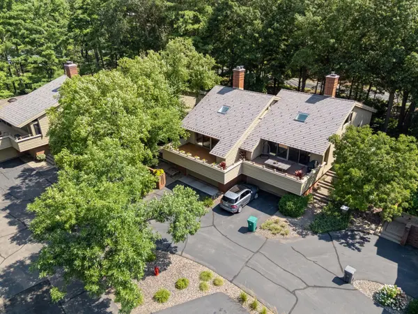 215 Eastbank CT N, Hudson, WI 54016