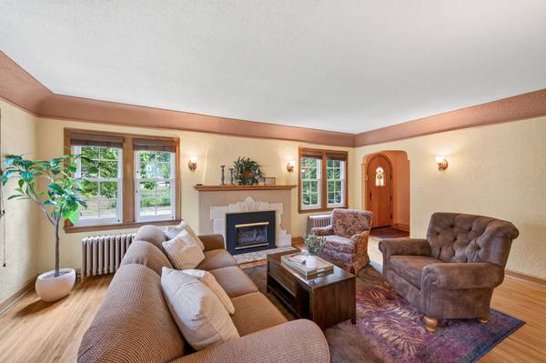 3028 E Minnehaha Pkwy, Minneapolis, MN 55406