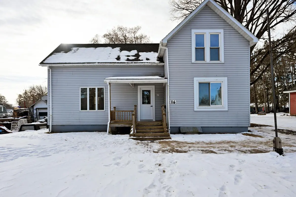 16 W Monroe AVE, Barron, WI 54812