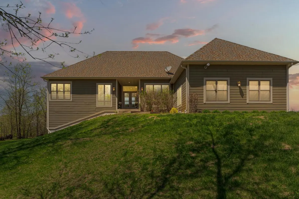 3201 Circle Bluff TRL, Faribault, MN 55021