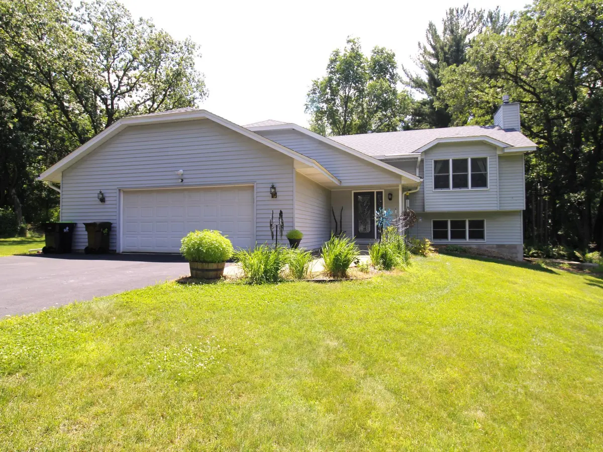 237 Plainview DR, River Falls, WI 54022