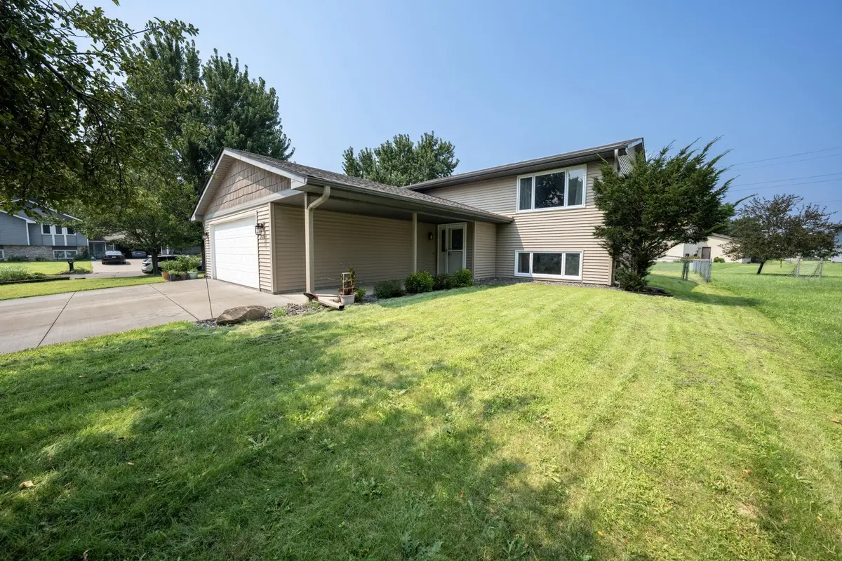 2614 93rd TRL, Brooklyn Park, MN 55444