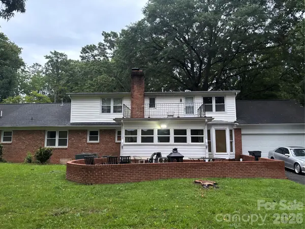 412 Brackenbury LN, Charlotte, NC 28270
