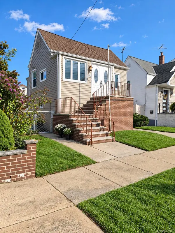159-15 95th ST, Howard Beach, NY 11414
