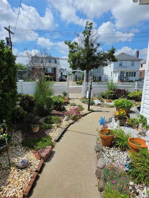 160-41 99th ST, Howard Beach, NY 11414