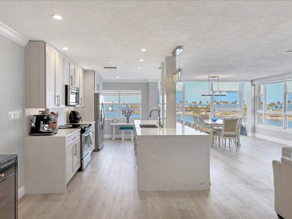 226 GOLDEN GATE PT #44, Sarasota, FL, 34236 photo 8
