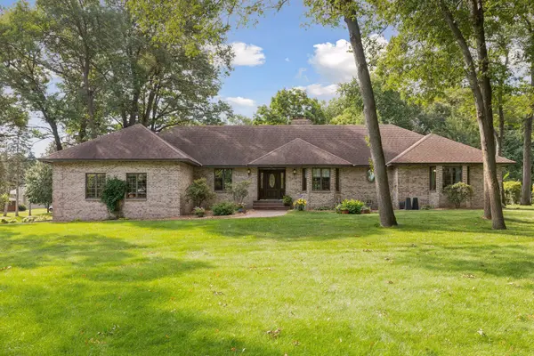 1055 Nelson DR, Shoreview, MN 55126
