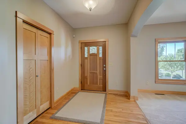 442 Wren LN, Hudson, WI 54016