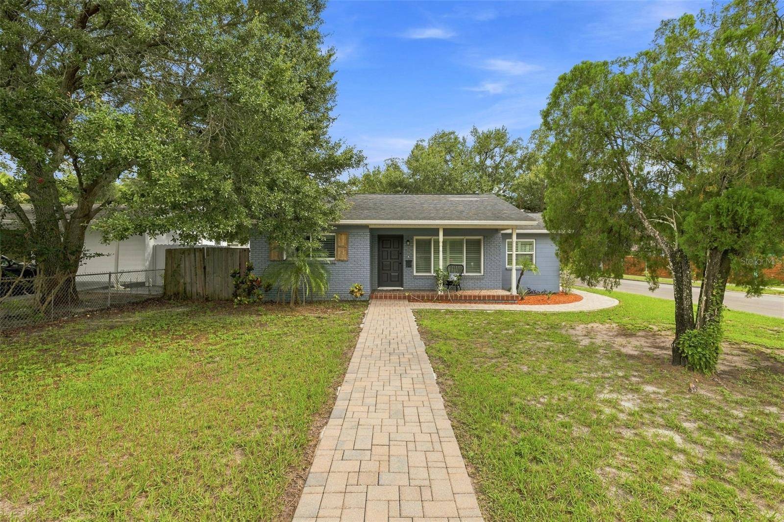 2001 E HANNA AVE, Tampa