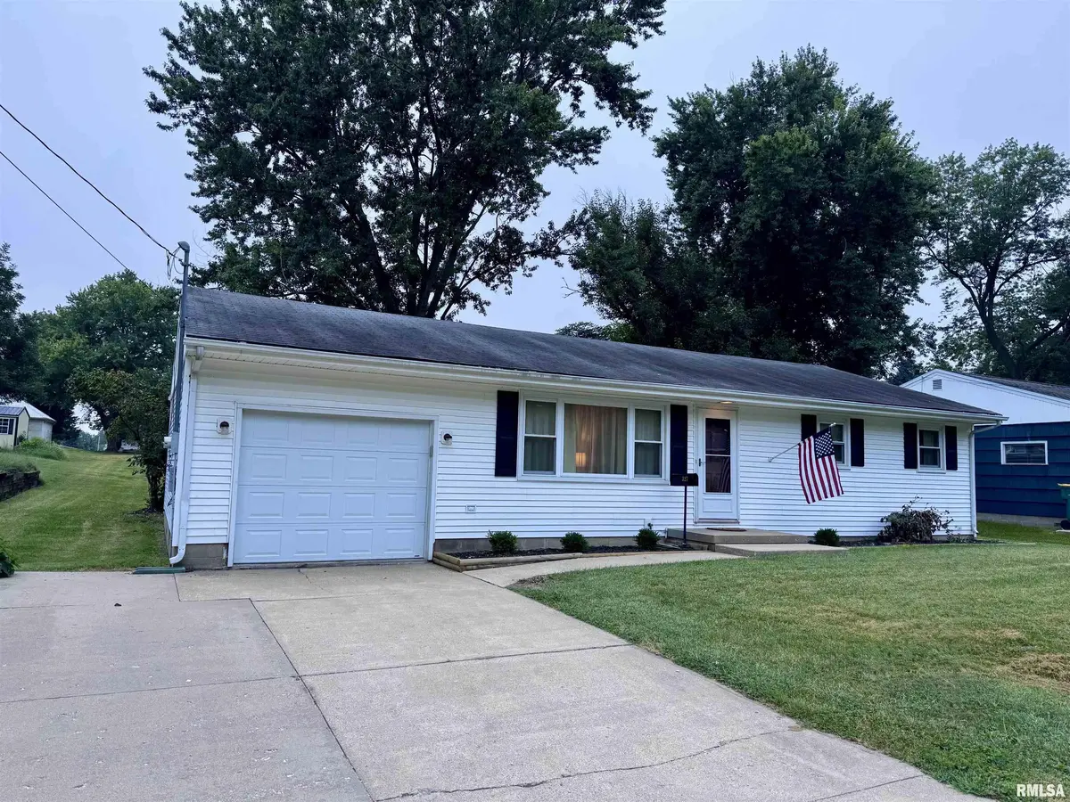 327 E Murray ST, Macomb, IL 61455