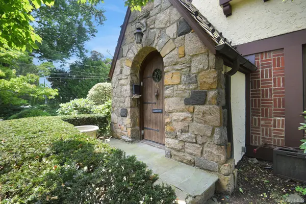 46 Fenimore RD, Scarsdale, NY 10583