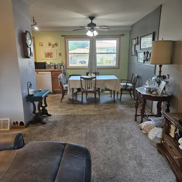 2476 Crows Nest DR, Hobart, IN 46342