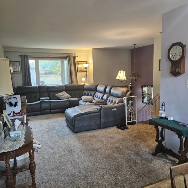 2476 Crows Nest Drive, Hobart, IN 46342
