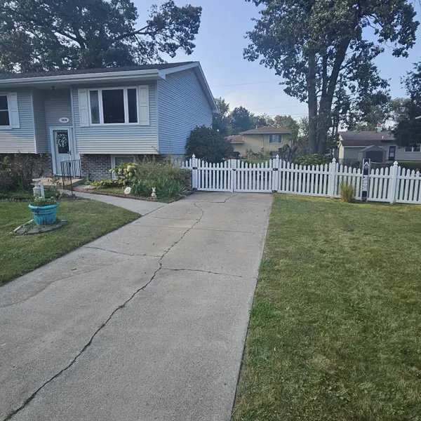 2476 Crows Nest Drive, Hobart, IN 46342