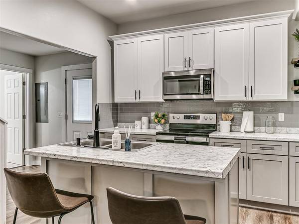 1214 E Harrison AVE, Guthrie, OK 73044