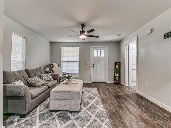 1214 E Harrison AVE, Guthrie, OK 73044