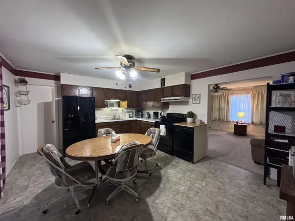 327 E Murray ST, Macomb, IL 61455
