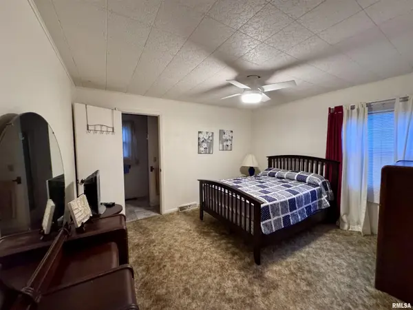 327 E Murray ST, Macomb, IL 61455