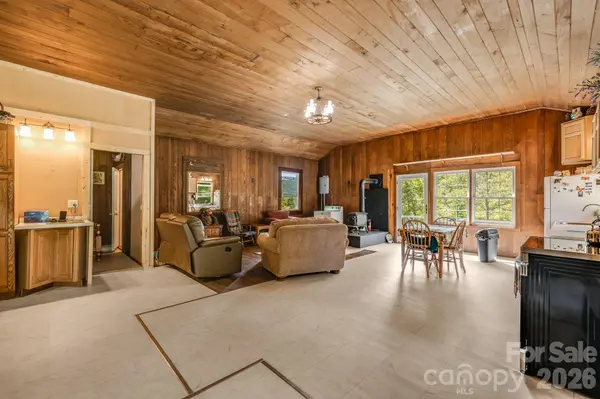1712 Little Creek RD, Hot Springs, NC 28743